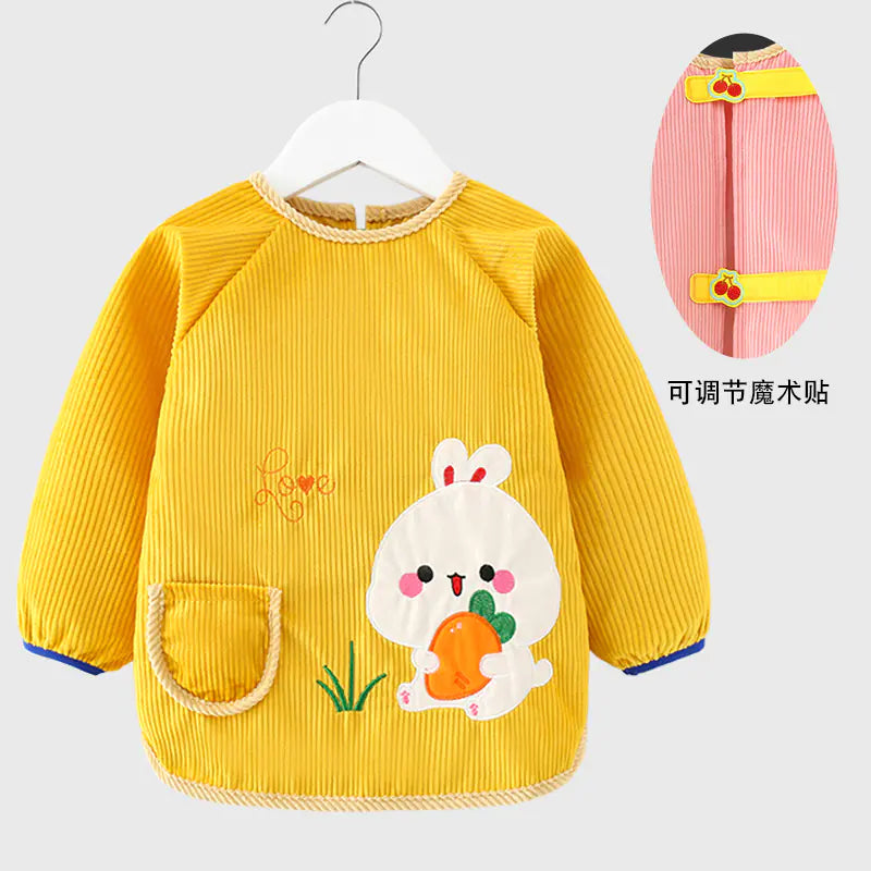 Su Geçirmez Uzun Kollu Erkek Bebek Mama Önlüğü – Şık Tasarım