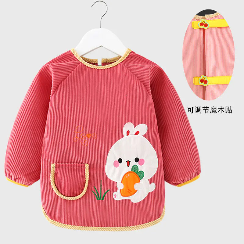 Su Geçirmez Uzun Kollu Erkek Bebek Mama Önlüğü – Şık Tasarım